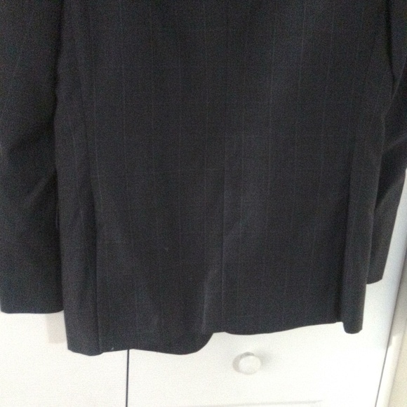38s Slim Fit Jos.A.Banks 2 piece suit - Picture 4 of 5